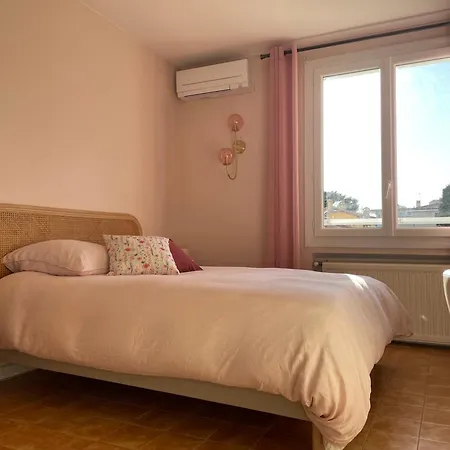 לינה וארוחת בוקר Emplacement Ideal 3*